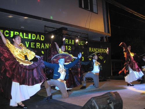 Danza y Música Ranchera Hicieron Vibrar la Noche en Traiguén