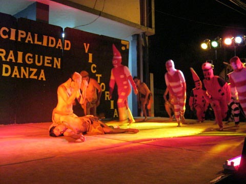 Una noche de Música y Romanticismo se Vivió en la Plaza de Armas de Traiguén