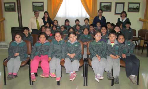 Alumnos de la Escuela República de Israel visitan dependencias de la Municipalidad de Traiguén