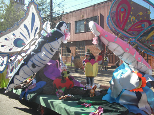 Desfile de Carros Alegóricos y Comparsas en la Fiesta de la Primavera de Traiguén