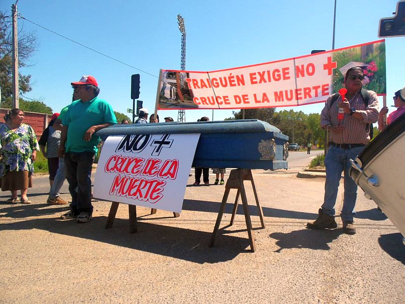 Protestas en contra del «cruce de la muerte» en Traiguén terminó con detenidos