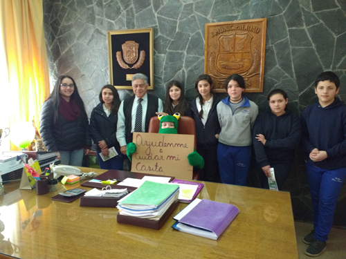 Alcalde Luis Álvarez Se Reúne Con Alumnos Del Colegio Louis Pasteur de Traiguén