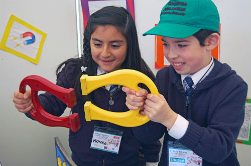 En Estadio Germán Becker de Temuco estudiantes de Traiguén de la iniciativa TCC presentaron actividades científicas