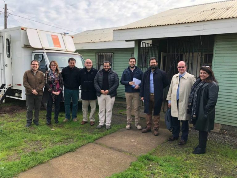 Profesionales del MINSAL visitaron terreno donde se construirá nuevo Cecosf de Traiguén