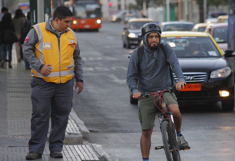 A Partir de hoy entre $10.000 y $24.000 de multa pueden recibir Ciclistas que no cumplan con nueva Ley