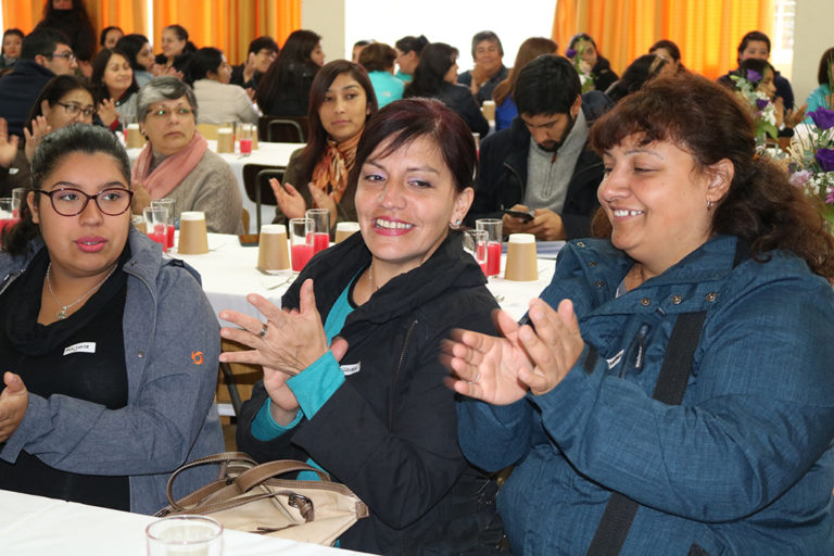 Traigueninas participan en ceremonia  de ingreso y egreso del Programa Mujeres Jefas de Hogar