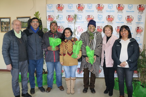 Simbólica entrega de plantas a comunidades indígenas de Traiguén