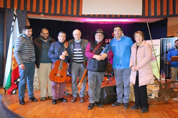 Con la música del cantautor Rene Inostroza Traiguén celebró el Día del Campesino