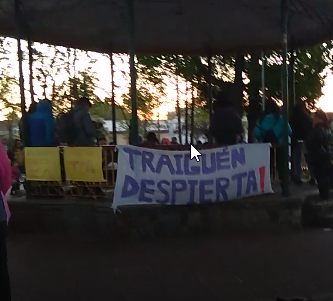[Video]Cacerolazo en Plaza de Armas de Traiguén – Movilización Ciudadana