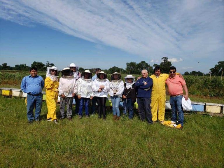 Agricultores de Traiguén Participan en Gira Técnica Apícola