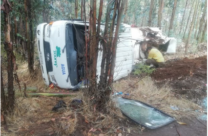 Seis brigadistas heridos al volcar un camión de Conaf entre Traiguén y Los Sauces