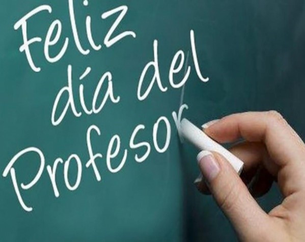 Concejal Iris Fuentes Envía Saludos en el Día del Profesor