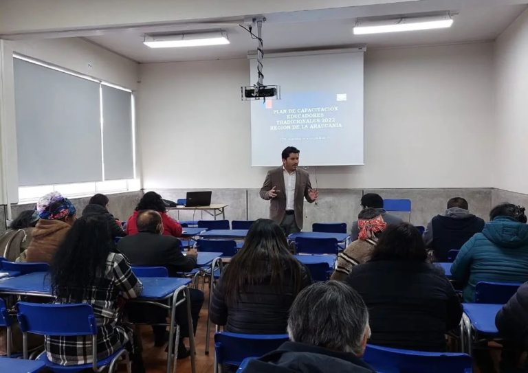Educadores Tradicionales no Profesionales de Malleco y Galvarino se Capacitan en Lengua Mapuche