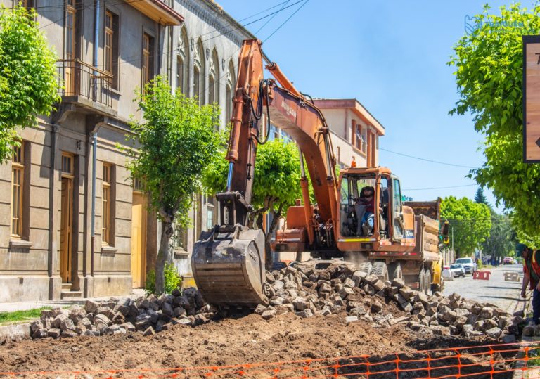 Comienza Mejora de Calles con Adoquines entre Saavedra y Balmaceda en Traiguén