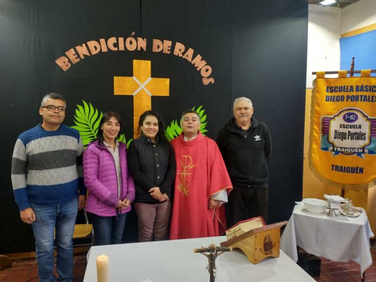Escuela Diego Portales, celebra Domingo de Ramos en conjunto con la Parroquia Sagrado Corazón de Jesús