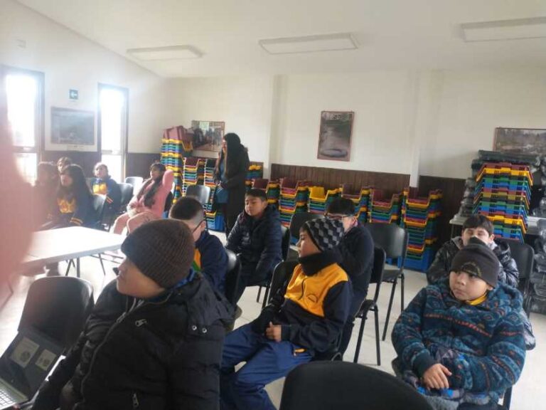 Estudiantes de la Escuela Diego Portales visitan punto limpio de nuestra ciudad