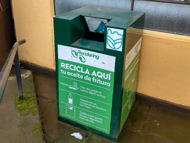Escuela Diego Portales invita a los vecinos a usar contenedor de reciclaje de aceite domiciliario