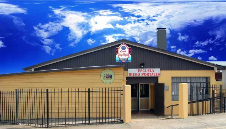 Escuela Diego Portales Saluda todos los Traigueninos en estas Fiestas Patrias 2023