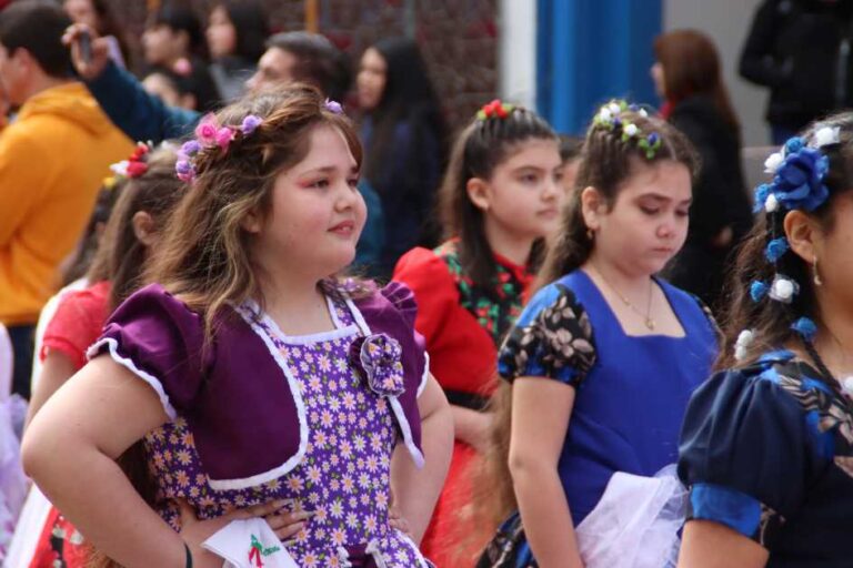 Desfile Escolar de Fiestas Patrias en Traiguén 2023: una celebración llena de color y tradición