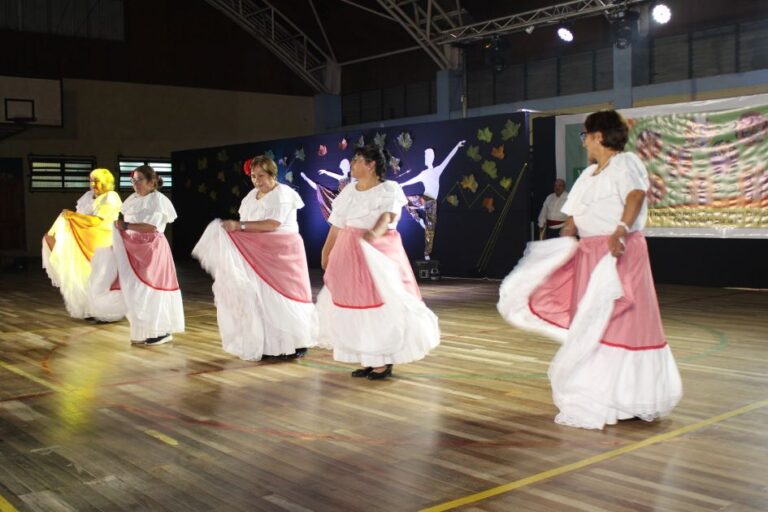 Ballet, folclore y danza urbana: Traiguén vibró al ritmo del Día Internacional de la Danza