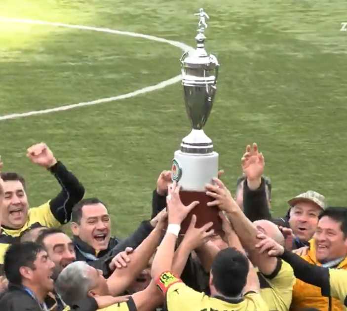 ¡Traiguén Deportivo, el gigante aurinegro, vuelve a reinar en la región! Campeones Regionales en Serie Super Seniors