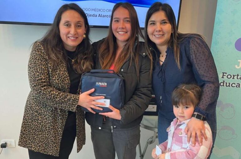 JUNAEB acerca la inclusión a través de la entrega de audífonos a estudiantes de la región