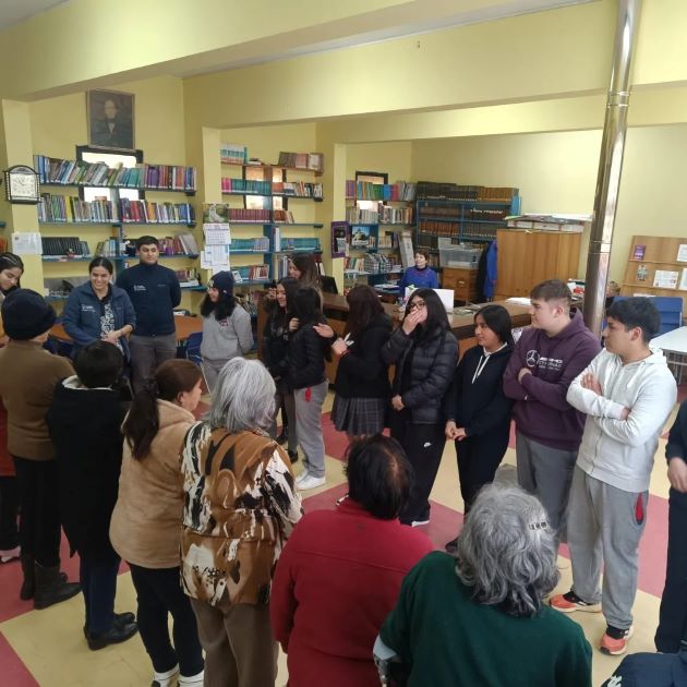 Liceo Lucila Godoy Alcayaga fomenta la unión intergeneracional a través de actividades con adultos mayores
