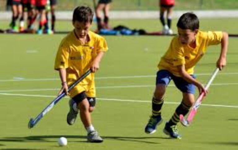 Traiguén apuesta por el Hockey Césped: Clínica deportiva para estudiantes de 5° y 6° básico