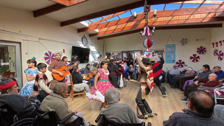 Esquinazo Dieciochero de la Red Brigada Escolar en el ELEAM Santa Isabel de Traiguén: Un Encuentro de Generaciones