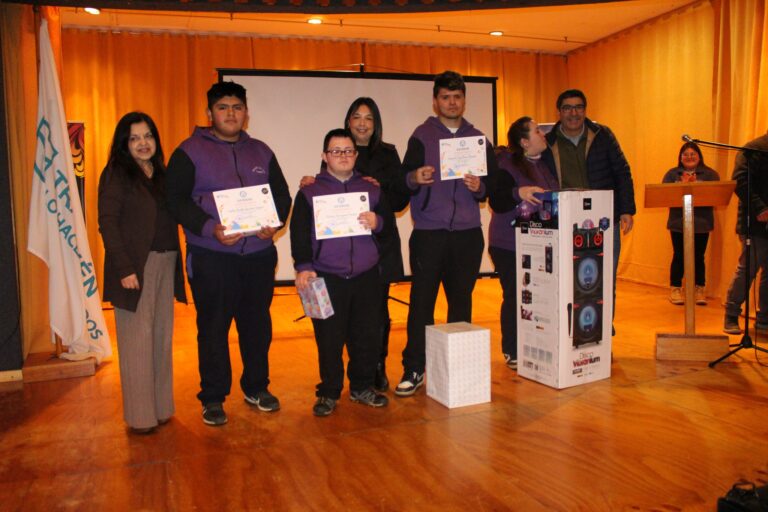 Estudiantes de la Escuela Las Lilas Expresan sus Emociones a Través del Arte