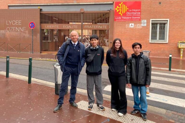 3 Alumnos del Colegio Bicentenario Louis Pasteur Vivieron una Experiencia Enriquecedora en Viaje a Francia