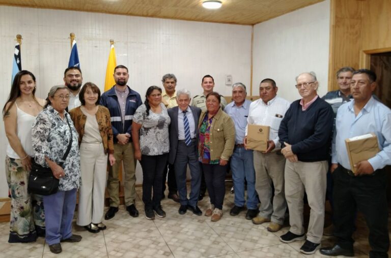Comunidades rurales de Traiguén reciben equipamiento radial para enfrentar emergencias