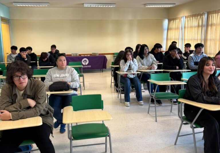 Preu Araucanía renueva convenio con Colegio Bicentenario Louis Pasteur de Traiguén